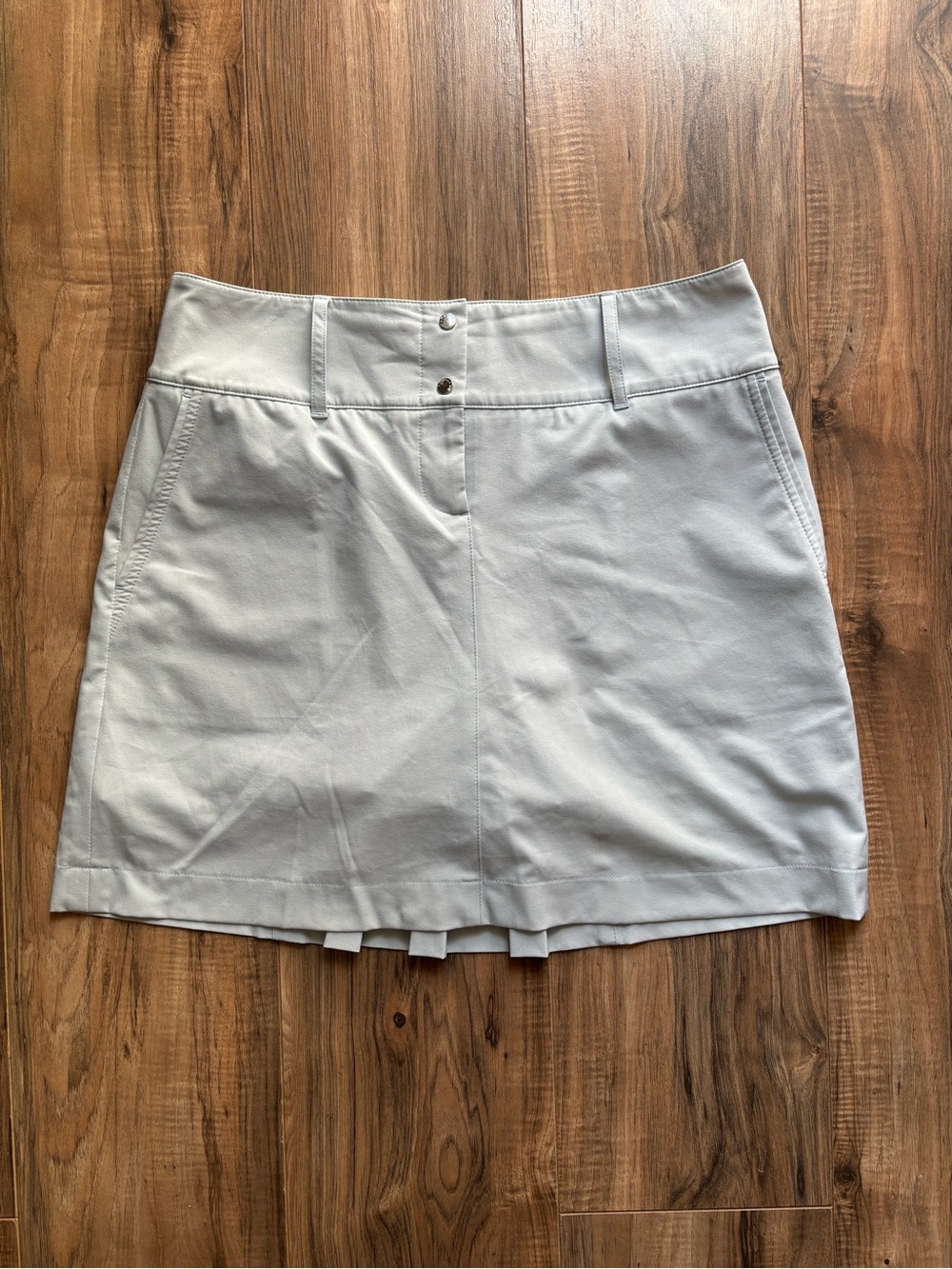 ANNIKA by Cutter & Buck Light Grey Golf Tennis Skort Size 6 Stretch Pleated Back
